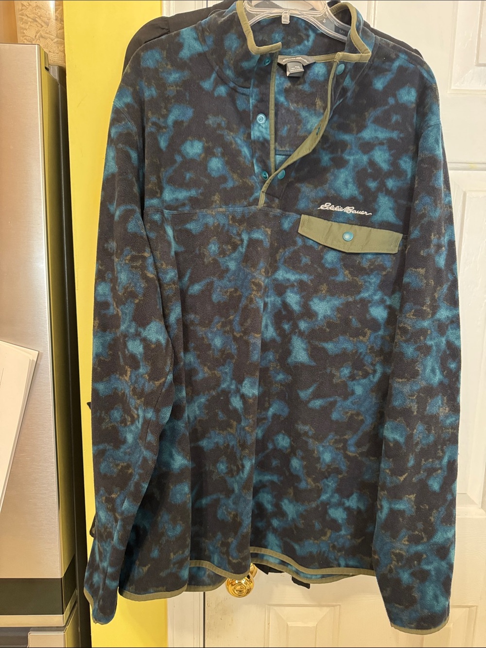 MENS TXL Eddie Bauer blue and green camo fleece pullover